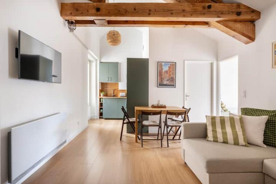 Entire rental unit in Lyon, France 4 guests1 bedroom1 bed1 bath-8