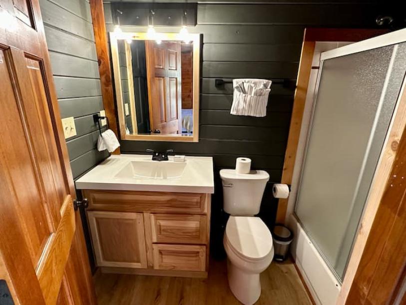 Tiny home in Pigeon Forge, Tennessee 3 guests1 bedroom2 beds1.5 baths-3