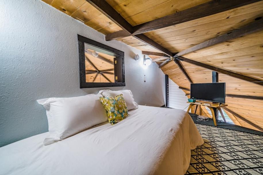 Dome in Estes Park, Colorado 6 guests3 bedrooms4 beds2.5 baths-10