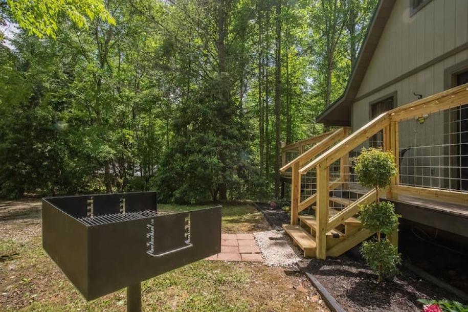 Entire cabin in Gatlinburg, Tennessee 2 guests1 bedroom1 bed1.5 baths-4