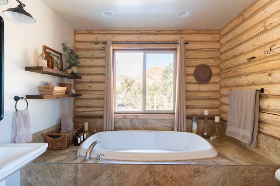 Entire cabin in Kanab, Utah, United States 4 guests2 bedrooms2 beds2 baths-6