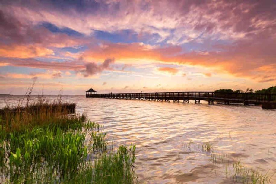 Entire cottage in Kill Devil Hills, North Carolina 4 guests2 bedrooms2 beds1 bath-0