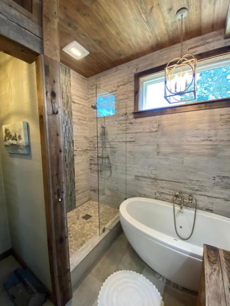 Entire cabin in Wimberley, Texas 4 guests2 bedrooms2 beds1 bath-5