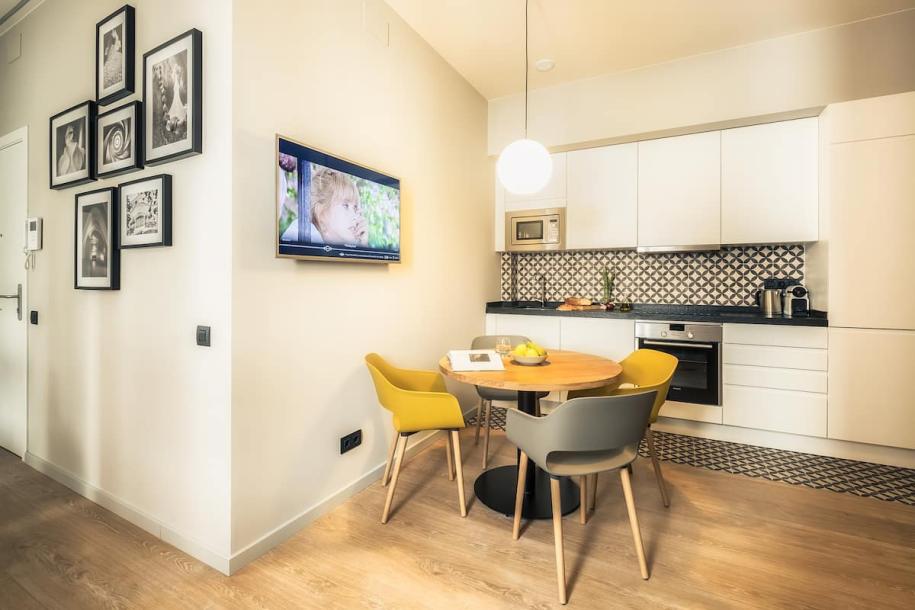 Entire rental unit in Barcelona, Spain 2 guests1 bedroom1 bed1 bath-10