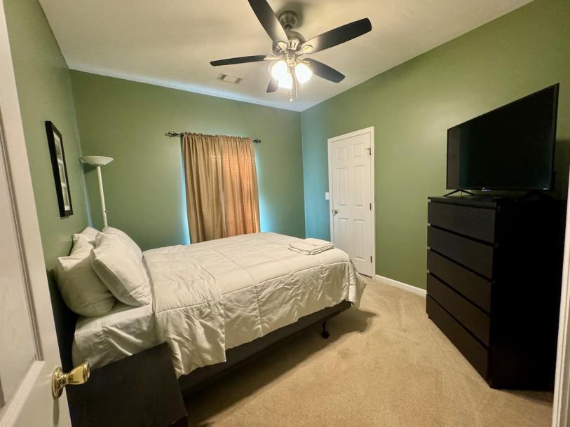 Entire home in Martinez, Georgia 8 guests4 bedrooms4 beds2 baths-9