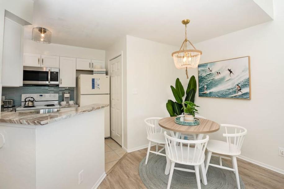 Luxury Beachside Condo · Half Mile from Beach-8