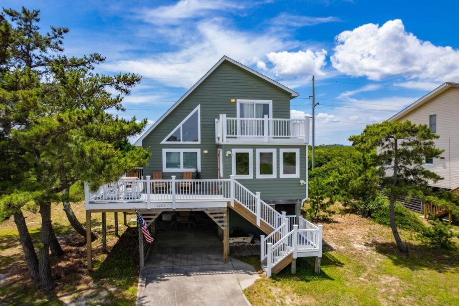 Entire home in Nags Head, North Carolina 8 guests3 bedrooms6 beds2 baths-16