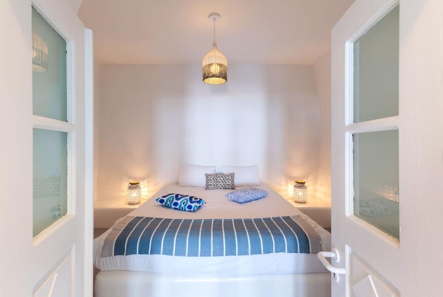 Entire home in Oia, Greece 5 guests2 bedrooms3 beds1 bath-7