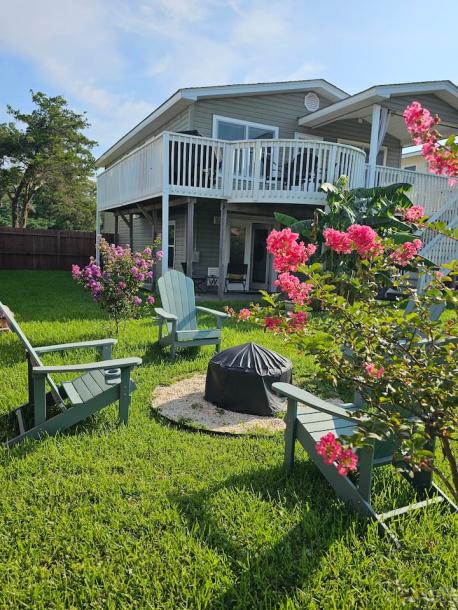 Entire cottage in Oak Island, North Carolina 5 guests3 bedrooms3 beds1.5 baths-0