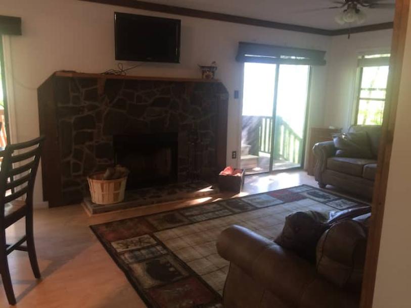 Entire cabin in Robbinsville, North Carolina 6 guests2 bedrooms3 beds1 bath-14