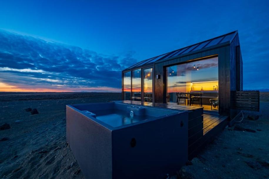 Tiny home in Hella, Iceland 2 guests1 bedroom1 bed1 bath-4