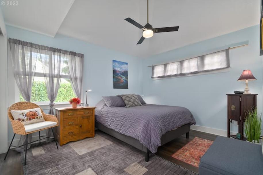 Entire vacation home in Eugene, Oregon 3 guests2 bedrooms2 beds2 baths-9