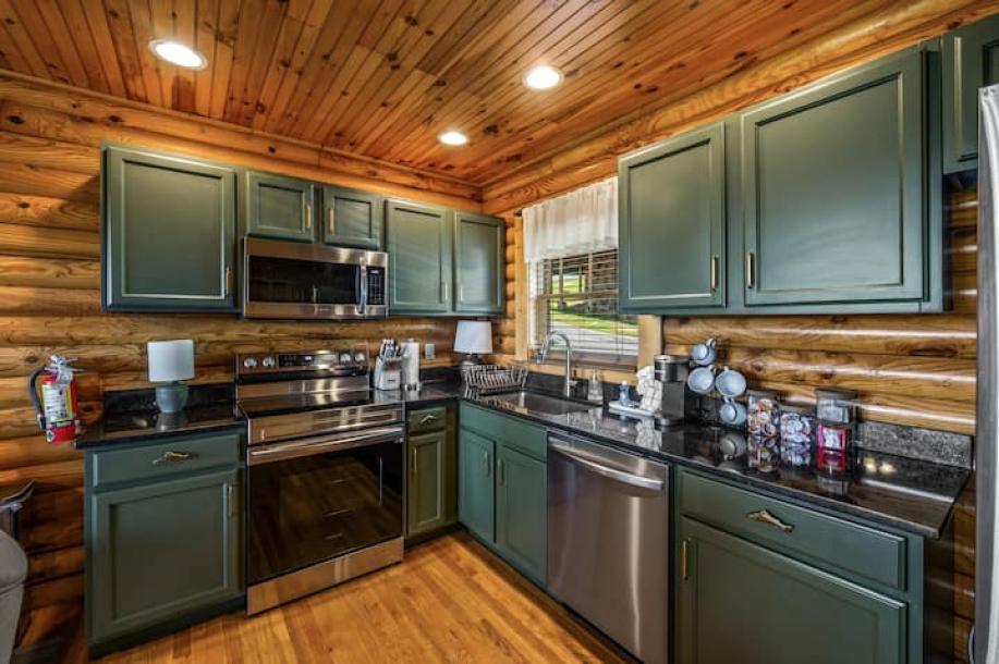Entire cabin in Pigeon Forge, Tennessee 2 guests1 bedroom1 bed1 bath-8