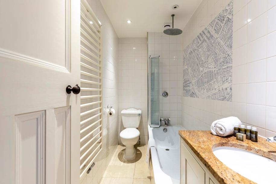 Entire rental unit in Greater London, United Kingdom 2 guests1 bedroom1 bed1 bath-4