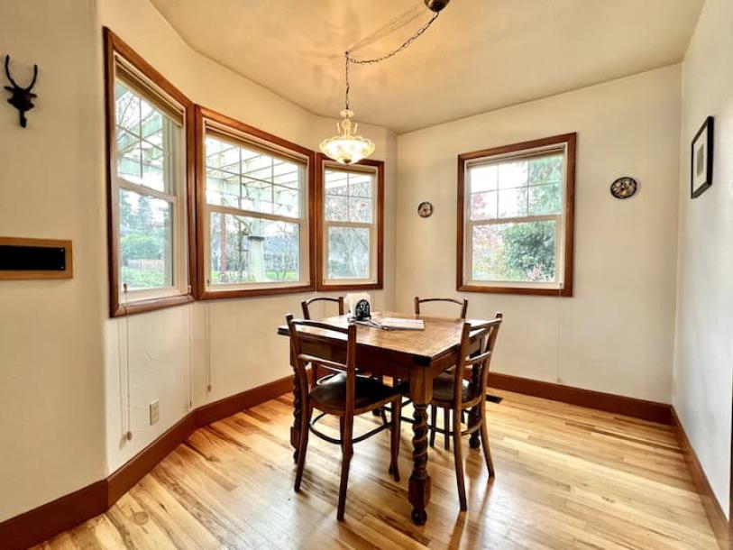 Entire home in Grants Pass, Oregon 6 guests2 bedrooms2 beds1 bath-1