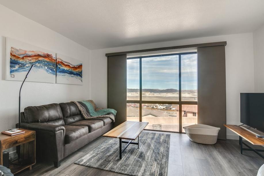 Entire townhouse in Page, Arizona 6 guests2 bedrooms3 beds2.5 baths-15