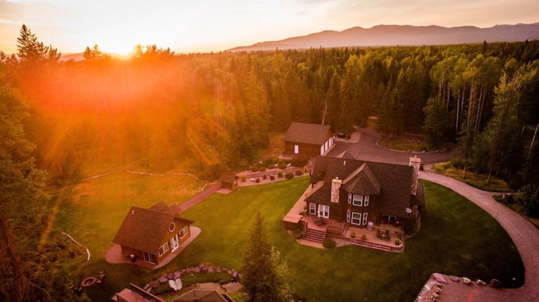Entire cabin in Columbia Falls, Montana 4 guestsStudio2 beds1 bath-4