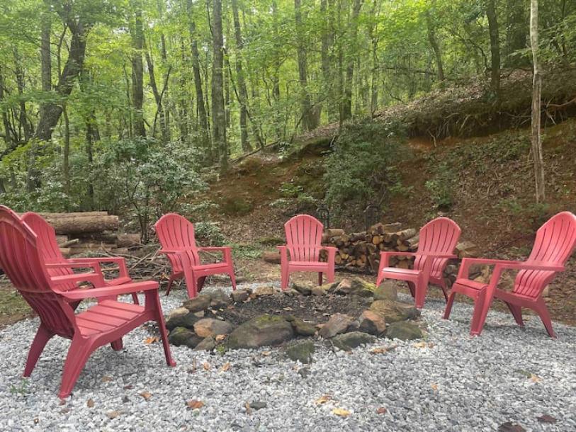 Entire cabin in Dahlonega, Georgia 6 guests3 bedrooms3 beds2 baths-1