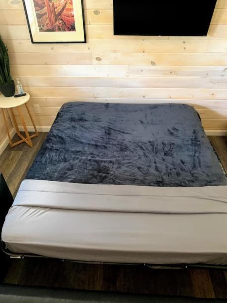 Tiny home in Panguitch, Utah 4 guests1 bedroom2 beds1 bath-6