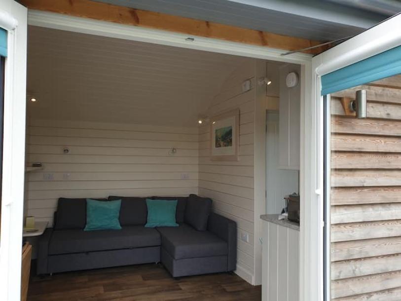 Entire cabin in Stronaba, United Kingdom 4 guests1 bedroom2 beds1 bath-18