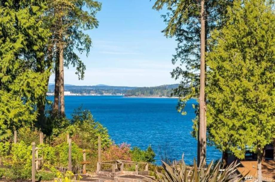 Entire cottage in Bainbridge Island, Washington 4 guests1 bedroom3 beds1 bath-17