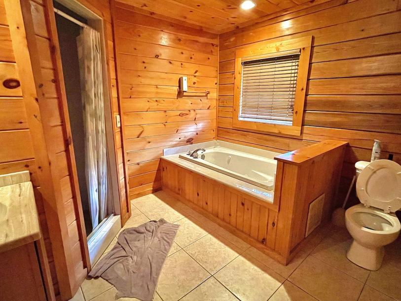 Getaway 3 Bedroom Cabin-7