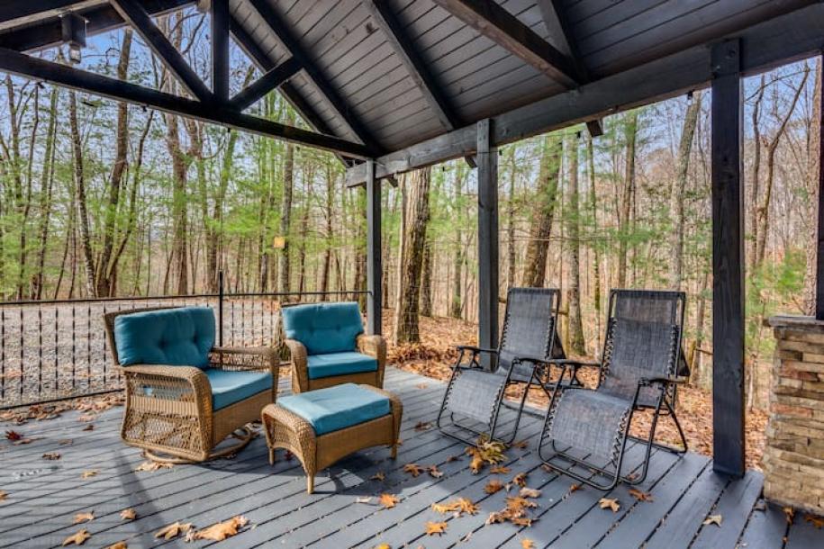 Entire cabin in Sautee Nacoochee, Georgia 4 guests2 bedrooms2 beds2 baths-6