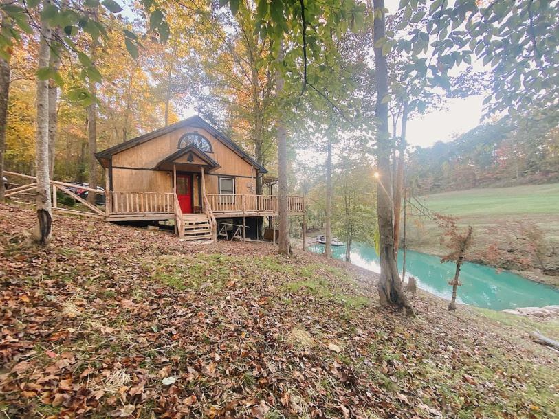 Entire cabin in Mckee, Kentucky 6 guests2 bedrooms4 beds1 bath-0