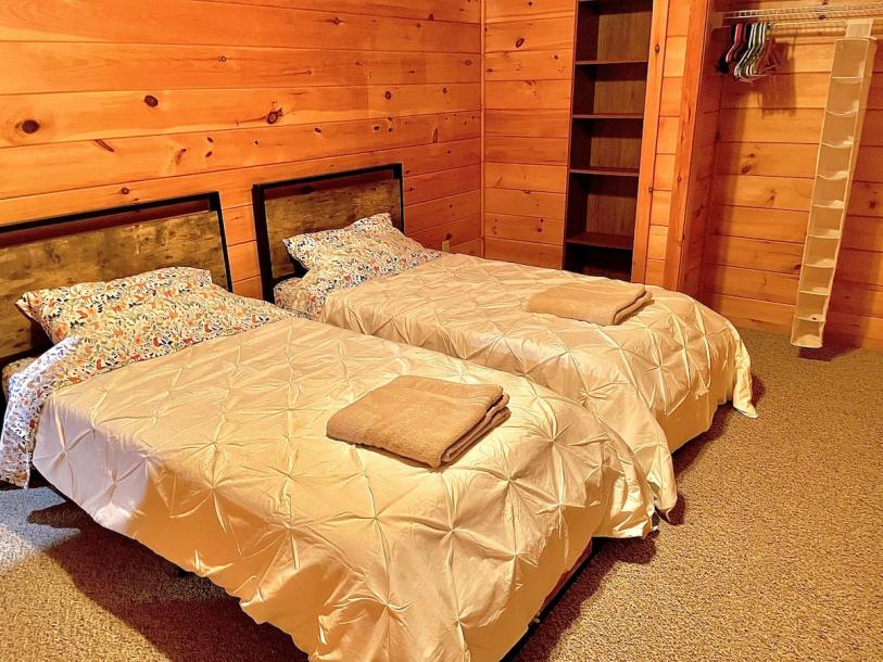 Getaway 3 Bedroom Cabin-4
