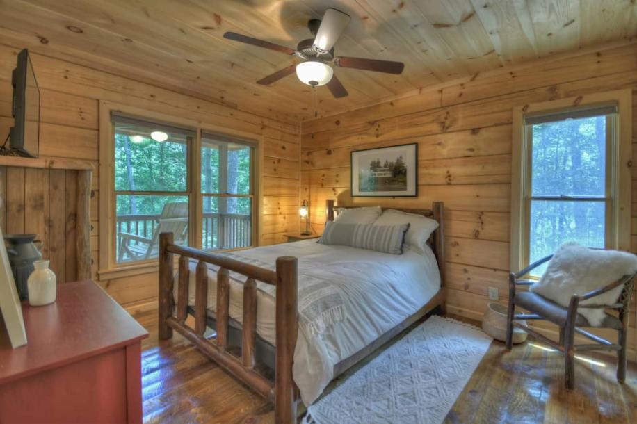 Entire home in Blue Ridge, Georgia 4 guests2 bedrooms2 beds2 baths-6