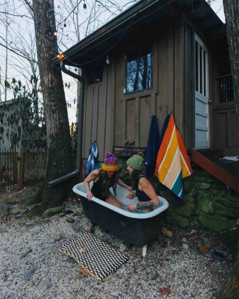 Entire cabin in Candler, North Carolina 4 guests2 bedrooms2 beds1 bath-5