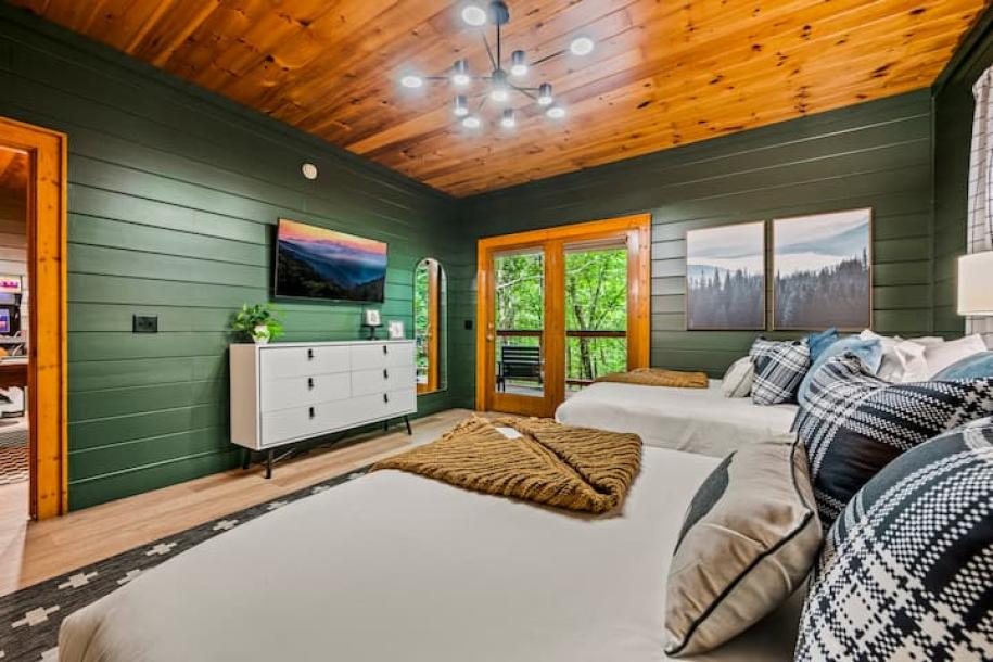 Entire cabin in Sevierville, Tennessee 8 guests2 bedrooms5 beds2.5 baths-12
