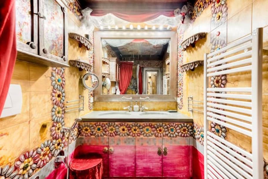 Entire rental unit in Florence, Italy 3 guests1 bedroom2 beds2 baths-5