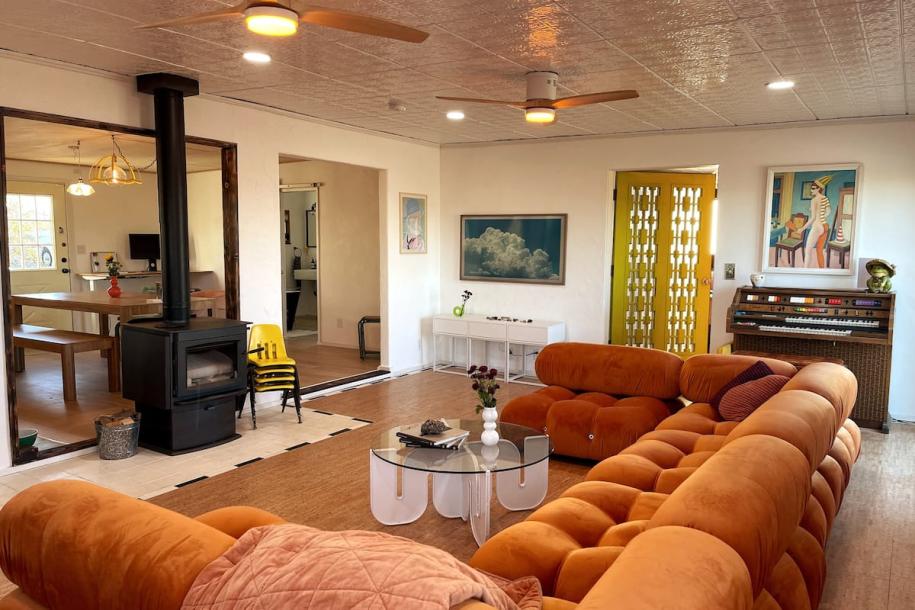 Entire home in Twentynine Palms, California 4 guests1 bedroom1 bed1 bath-0