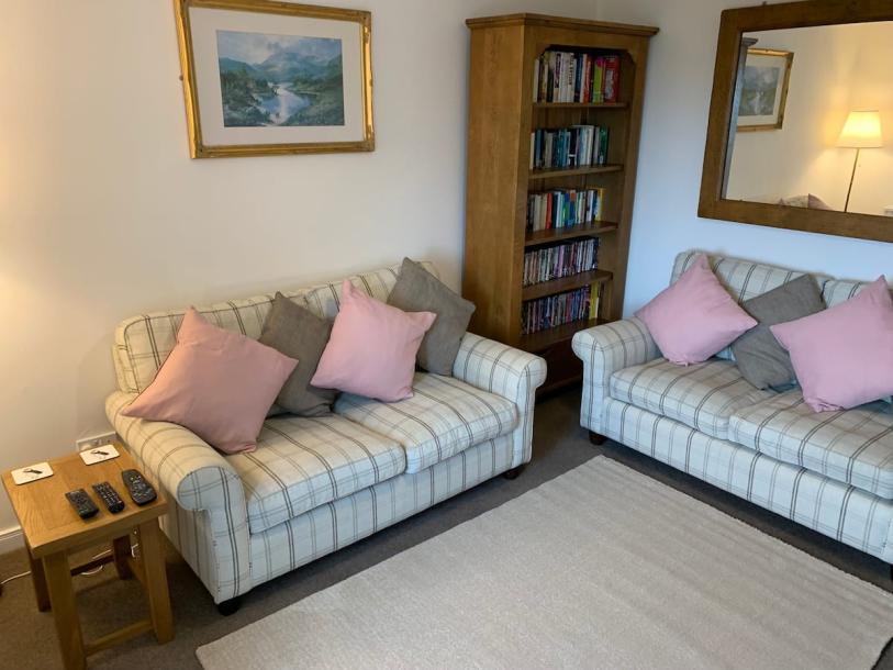 Entire cottage in Staffin, United Kingdom 4 guests2 bedrooms3 beds1.5 baths-15