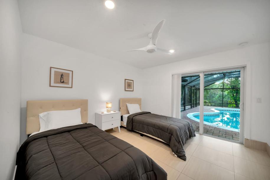 Elegant Waterside Haven - 3BR Pool House-3