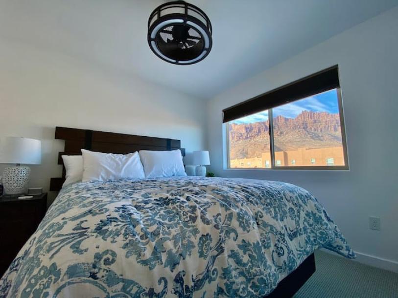 Entire townhouse in Moab, Utah 8 guests3 bedrooms4 beds2.5 baths-3