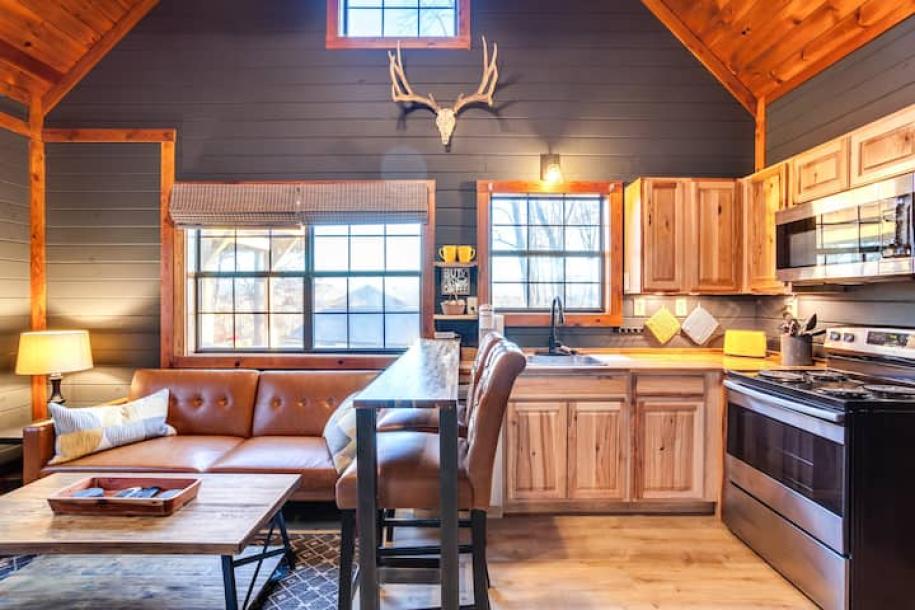 Tiny home in Pigeon Forge, Tennessee 3 guests1 bedroom2 beds1.5 baths-9