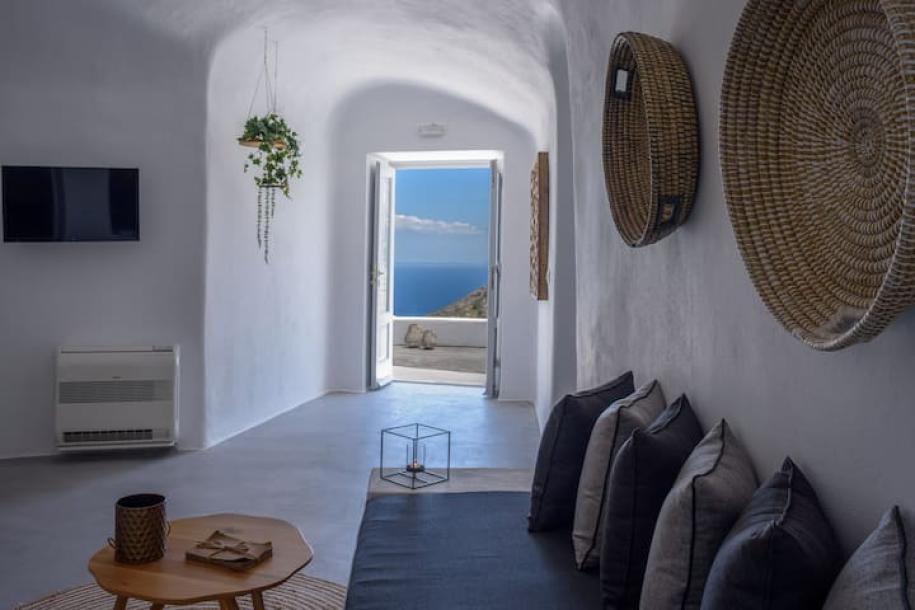 Cycladic home in Pirgos Kallistis, Greece 5 guests2 bedrooms3 beds1 bath-16
