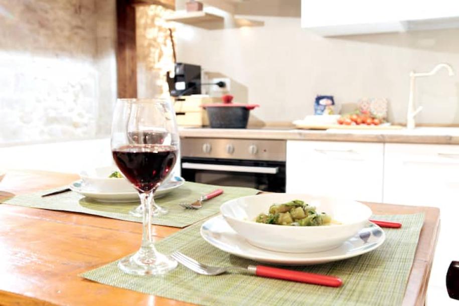 Earthen home in Molfetta, Italy 4 guests1 bedroom3 beds1 bath-10