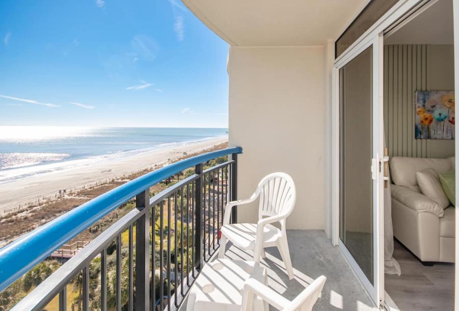 Entire rental unit in Myrtle Beach, South Carolina 6 guests1 bedroom3 beds1 bath-0