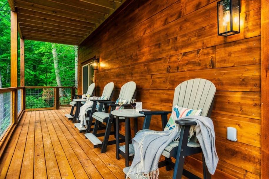 Entire cabin in Sevierville, Tennessee 6 guests2 bedrooms3 beds2 baths-1