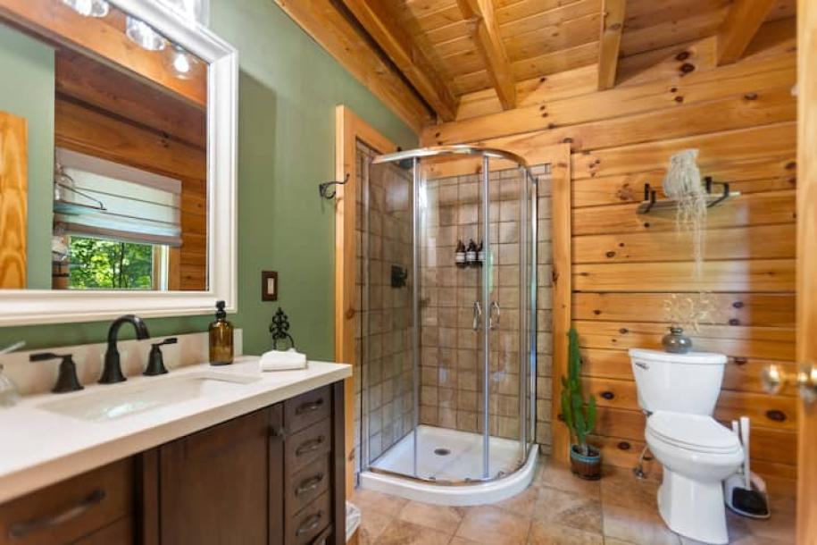 Entire cabin in Fort Valley, Virginia 4 guests1 bedroom3 beds2 baths-6