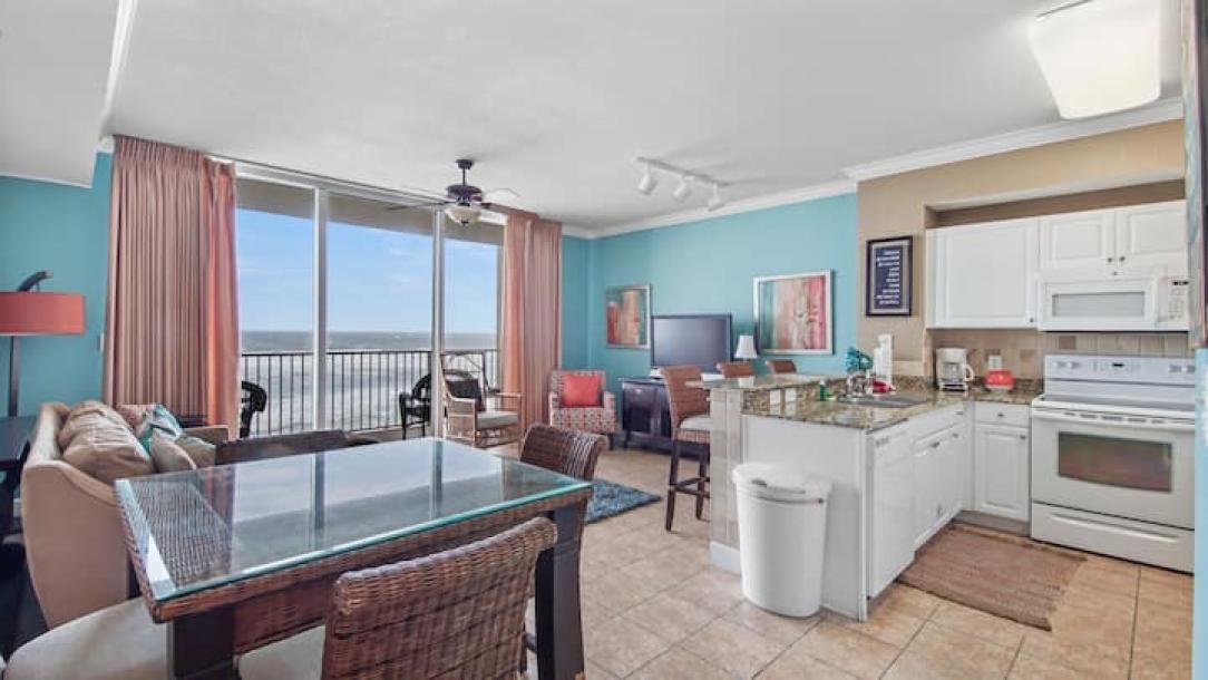 Entire condo in Panama City Beach, Florida 6 guests2 bedrooms2 beds3 baths-18
