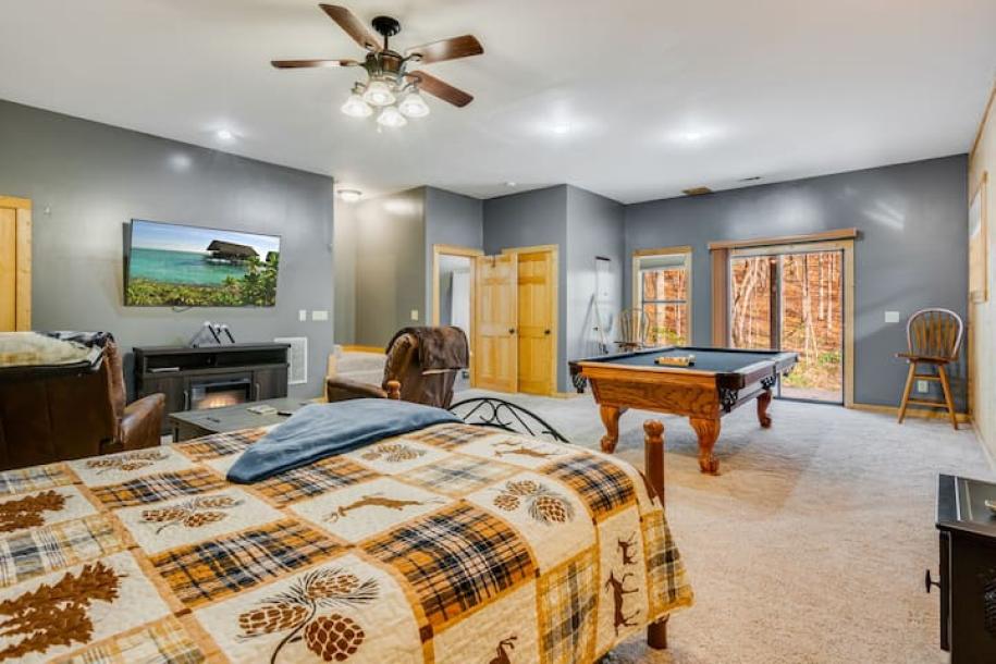 Entire cabin in Sautee Nacoochee, Georgia 4 guests2 bedrooms2 beds2 baths-11