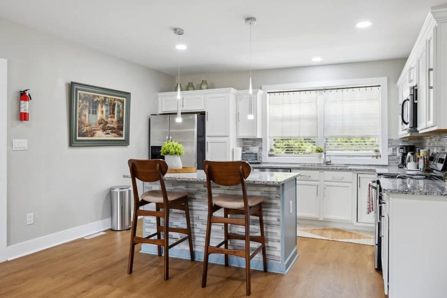 Entire home in Charlotte, North Carolina 10 guests4 bedrooms4 beds3 baths-2