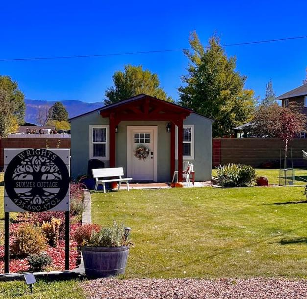 Tiny home in Panguitch, Utah 4 guests1 bedroom2 beds1 bath-13