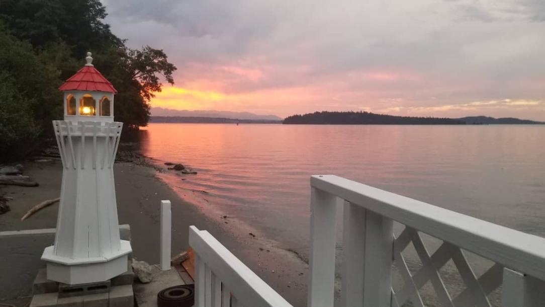 Entire cottage in Vashon, Washington 3 guests1 bedroom1 bed1 bath-1