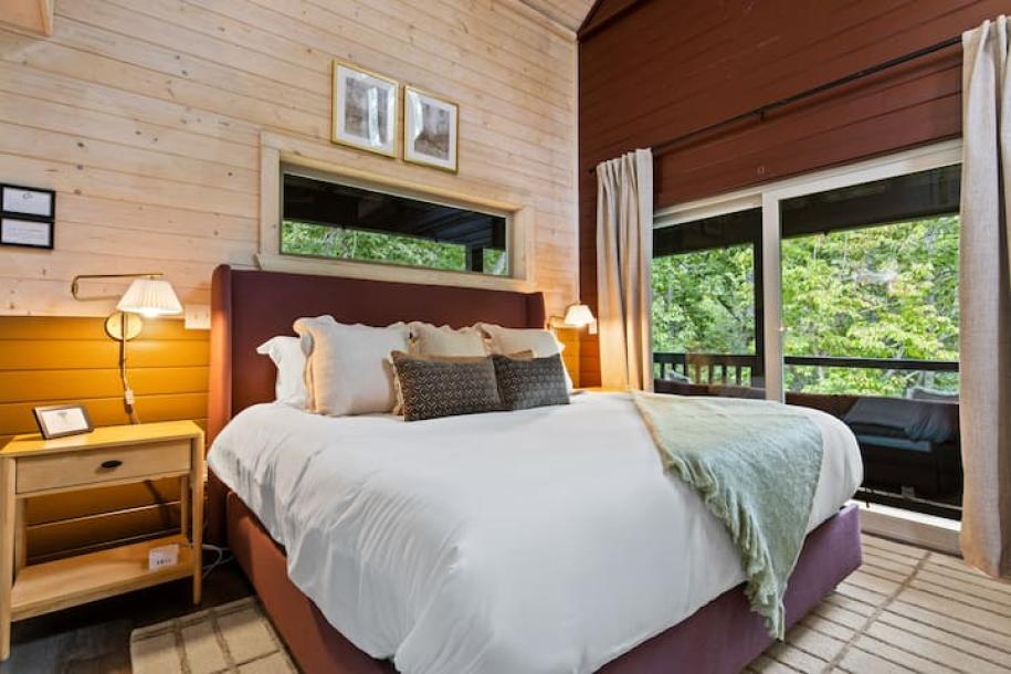 Entire cabin in Cleveland, Georgia 4 guests1 bedroom3 beds1.5 baths-8