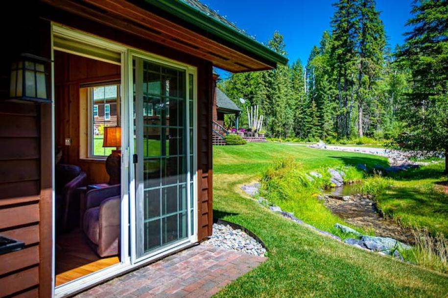 Entire cabin in Columbia Falls, Montana 4 guestsStudio2 beds1 bath-7